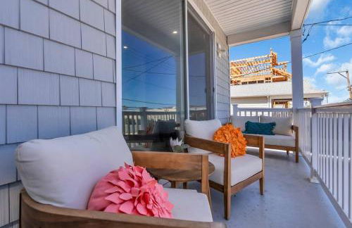 1 Block to Beach, Park 3 cars, Game Room and Balcony - Foto 8