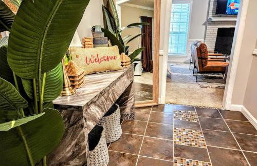 VillaQuèFrancia near Elvis Presley's Graceland 6 mins from Airport, Shuttle, & Rental Vehicle - Foto 1