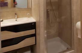 "La Colombe sous les Oliviers" Gîte jusqu'à 4 personnes - 75m2 - Sur Boooking - Rez de jardin Piscine Vue mer et lac - Foto 32