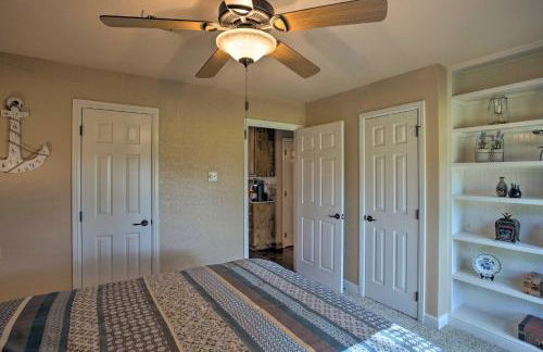 Lake Granbury Getaway! Family Home with Deck and Games - Foto 19