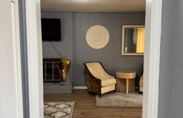 Stylish Remodeled 23 Large beds Near Elvis Presley - Foto 15