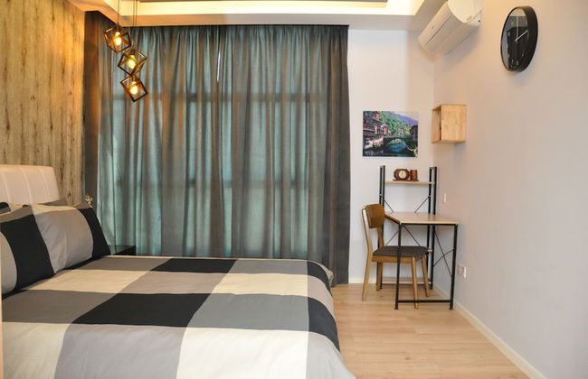 Lawang Suite Apartment With Balcony - Photo 13