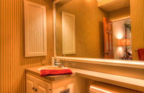 Stratton Mountain Condo with a Hot Tub! Sleeps 12! - Photo 32