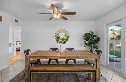 Shangri La Home - Boho Chic with Patio Pool & Grille - Foto 17