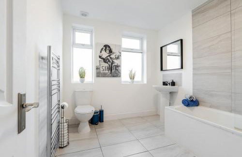 Spacious 3BR Sleeps 8 Ideal for Contractors or Large groups - Foto 19