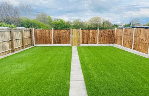 Modern Family Home with Off-Road Parking - Foto 5