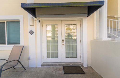 Enchanting 2-Bedroom Ground Floor Beach Condo at Cape Canaveral WiFi & AC - Foto 6