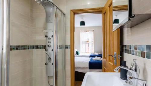 Albert Stays - 5 bed Sleeps 11 - Free Parking - Foto 5