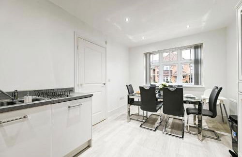 Swan's Place - Large 4bed home, Sleeps 9, Parking x2 & Games room - Foto 23