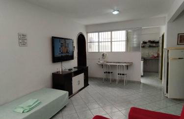 Seu Apto Centro 7 Excelente Local 5 Camas Até 6 Pessoas 2Q Ar Cond Geladeira Fogao TV Bem Simples Econômico - Foto 18