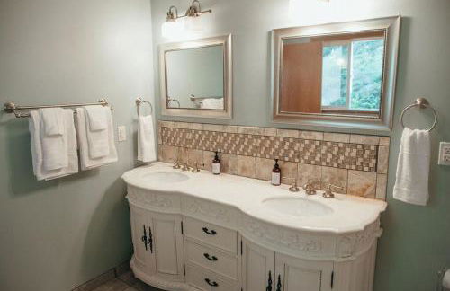 Insane views, hot tub, wood stove, close to town! - Foto 16