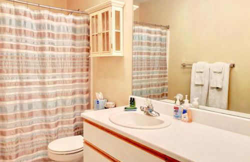 F3 Fairway Village Condo with great mountain views, 8 minute walk from Omni Mount Washington Hotel! - Foto 14