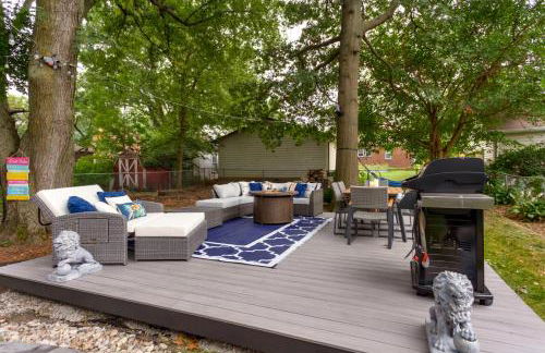 Near Drake/Downtown packed w/Amenities - Hot Tub - Movie Theater - Photo 11