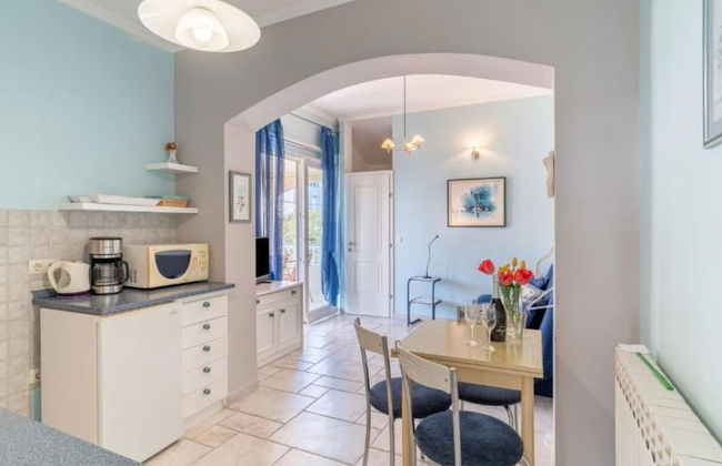 Beachside Serenity Apartments in Barbot - Photo 4