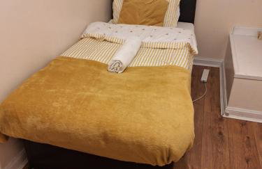 Two Bedroom Semi-detached Modern House in Birmingham - Photo 6