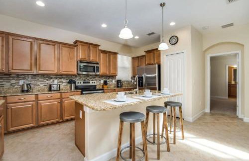 Near Disney - 5BR Home- Games Pool Hot Tub & BBQ - Foto 13