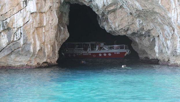 Dentro da Gruta Azul