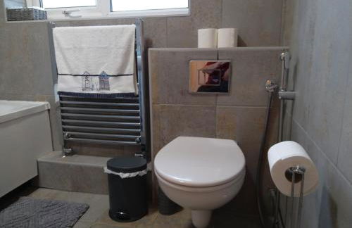 Beautiful 3-Bed Bungalow Kessingland rural retreat - Photo 26