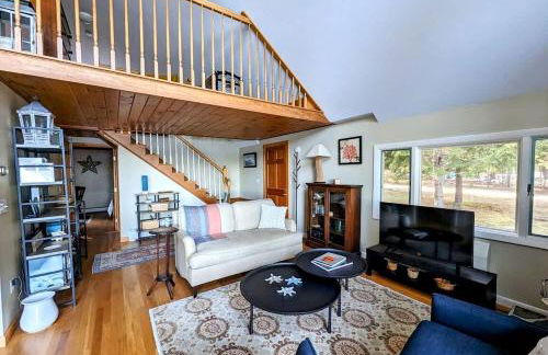 Oceanfront Cottage with Fire Pit & Direct Water Access Near Acadia National Park in Hancock, Maine - Foto 4