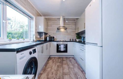 Charming and Modern 3BR Home Steps Away From City Center - Foto 17