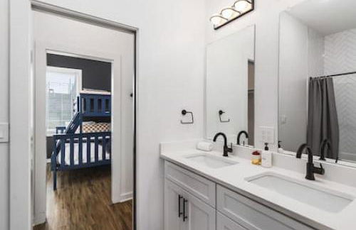 Gorgeous East Nashville House with Rooftop Patio, Garage, 9 Beds, 3 Miles to Downtown - Foto 29