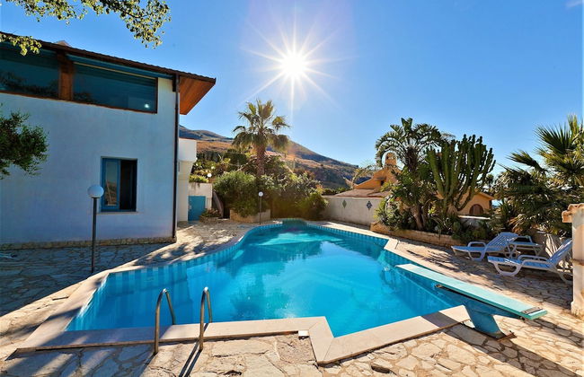 Holiday Home in Trapani With Sea View & Pool - Foto 1