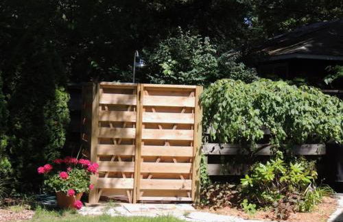 Mid Century Beauty with Huge Sunny Porch - Foto 27