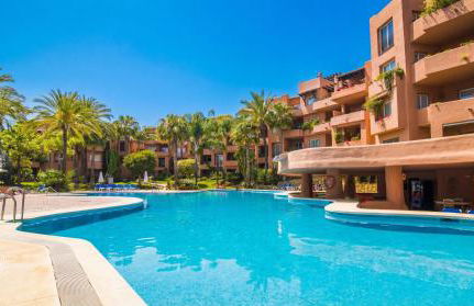 VACATION MARBELLA l Golden Mile Oasis l Family friendly l Next to the beach and Puente Romano l 24-7 Security - Foto 3