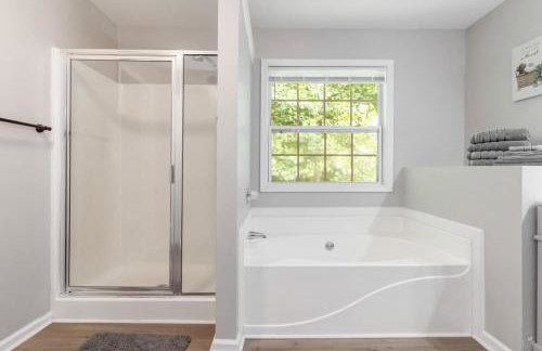 5-Bed Gem Close to Duluth Fun Sleeps 16 - Foto 17