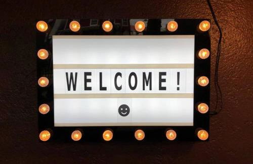 Elegant 2 Bedroom Suite w Modern Amenities - Foto 28