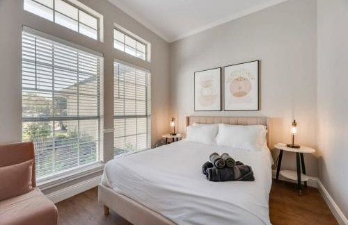 Boho Chic Home w Backyard Paradise - Pool + Grill - Foto 22