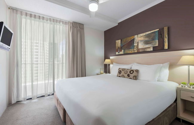 Oaks Brisbane River City Suites - Photo 34