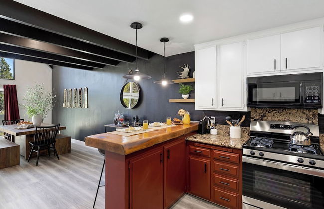 The Matterhorn Manor by Avantstay Harry Potter Inspired A-frame Home w/ Hot Tub & Views - Foto 16