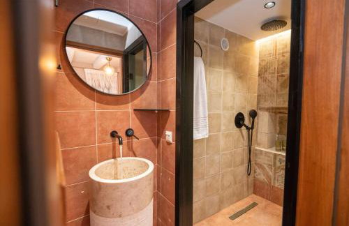 Pavlina Villa , a hidden gem with heated pool and ping pong! - Photo 40