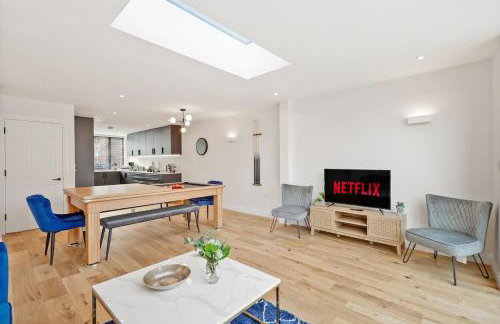 Deluxe 5 Bed House in London - Pool Table - Foto 8