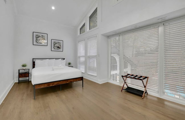 Luxury 7BR Buckhead Oasis w Pool Gameroom Firepit - Foto 24