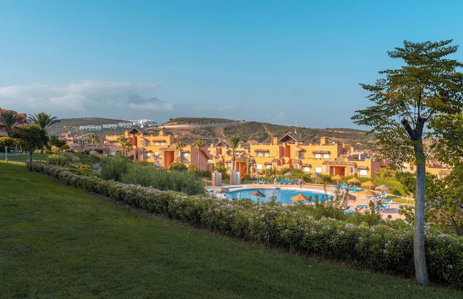 Seaview 2 Bed Apartment Sleeps 4 - Terrace - Pool - Foto 8