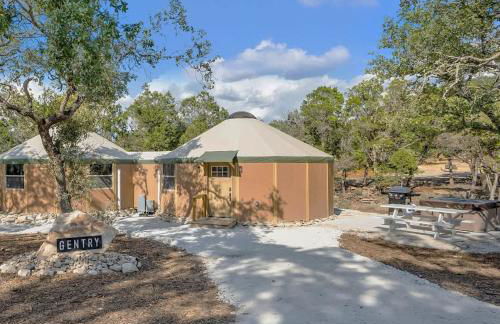 Gentry- Luxury Yurt-Cabin - Family Glamping Canyon Lake w Private Hot Tub - Foto 2