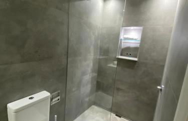 2 bedroom duplex apartment close to UHW & city centre - Foto 8