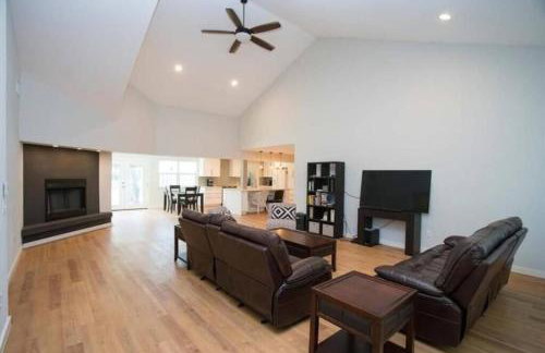 2 Large Bedrooms Open Living Peaceful - Photo 19