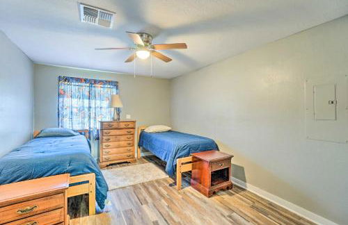 Centrally Located Lawton Home Dogs Welcome! - Foto 20