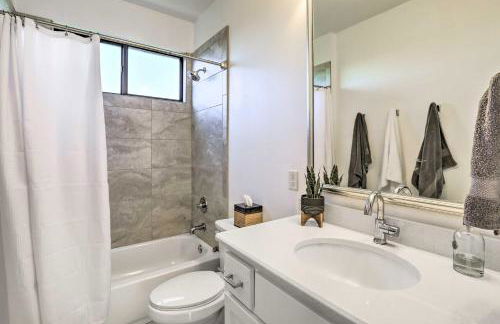 Lake Granbury Views and Game Room! Modern Escape - Foto 20