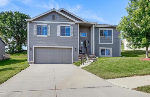 4 Mi to Offutt AFB - Family Home in Omaha Suburbs! - Foto 1