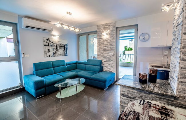 Modern apt Close to Znjan Beach, With big Terrace - Photo 27