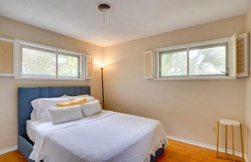 Charming Mid-Century House - Just Steps to Lake! - Foto 16