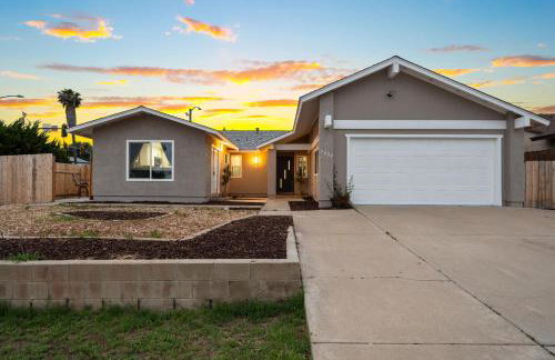 Entire Private Home with 3 Bedrooms 2 Bathrooms, Hot Tub, Garage, King Bed, Available Now - Foto 41