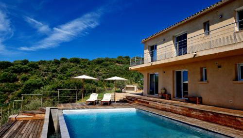 Modern villa 5 double bedrooms, new AC, private pool and stunning view 800 m from beach - Foto 1