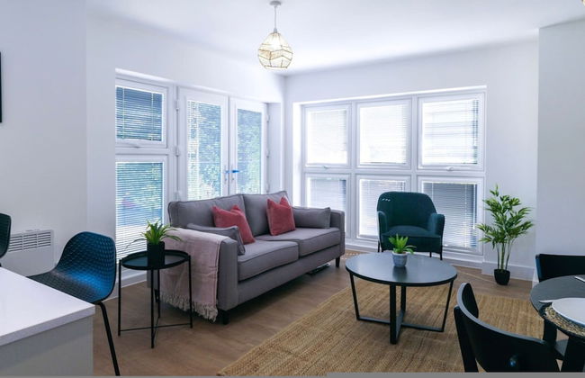 Luxury Manchester Apartment - Pink - Photo 1