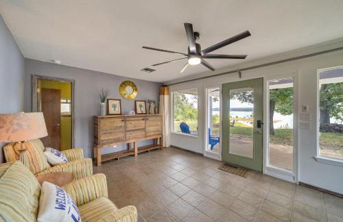 Lakefront Eufaula Cabin with Fire Pit and Private Dock - Foto 13