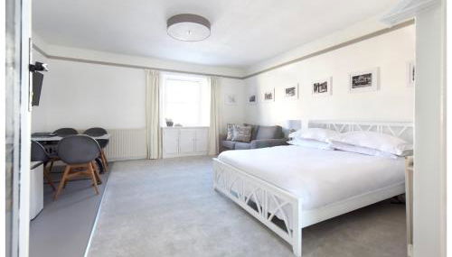 Dunster Studio Apartment - Photo 3